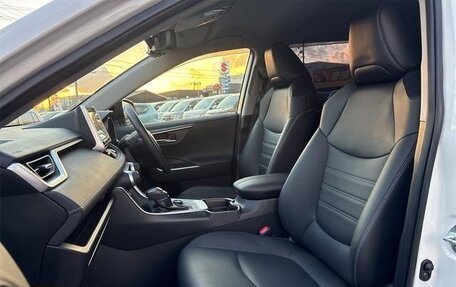 Toyota RAV4, 2022 год, 3 950 001 рублей, 16 фотография