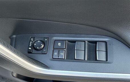 Toyota RAV4, 2022 год, 3 950 001 рублей, 28 фотография