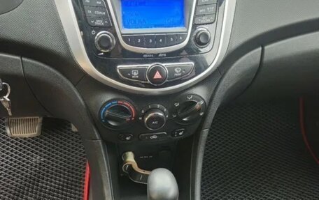 Hyundai Solaris II рестайлинг, 2013 год, 900 000 рублей, 7 фотография