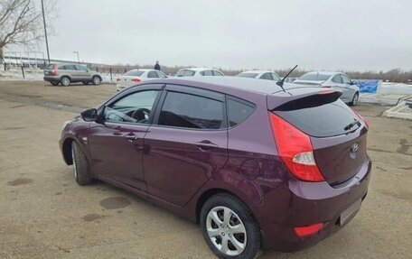 Hyundai Solaris II рестайлинг, 2013 год, 900 000 рублей, 3 фотография