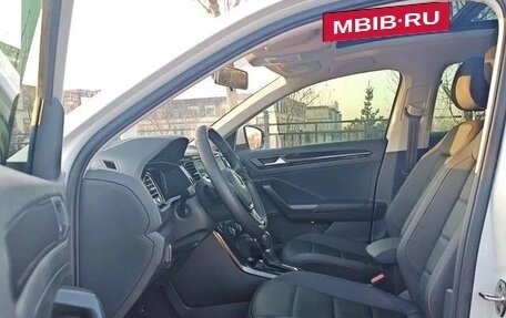 Volkswagen T-Roc I, 2022 год, 2 120 000 рублей, 10 фотография