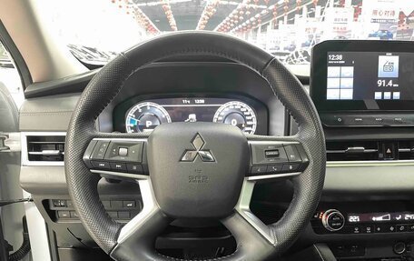 Mitsubishi Outlander, 2023 год, 4 680 325 рублей, 8 фотография