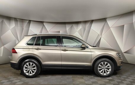 Volkswagen Tiguan II, 2018 год, 2 345 000 рублей, 6 фотография