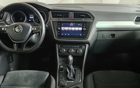 Volkswagen Tiguan II, 2018 год, 2 345 000 рублей, 15 фотография