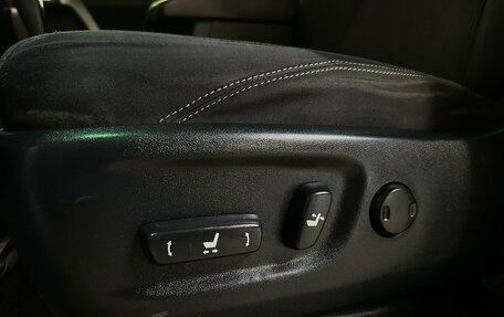 Toyota Land Cruiser Prado 150 рестайлинг 2, 2014 год, 3 700 000 рублей, 23 фотография