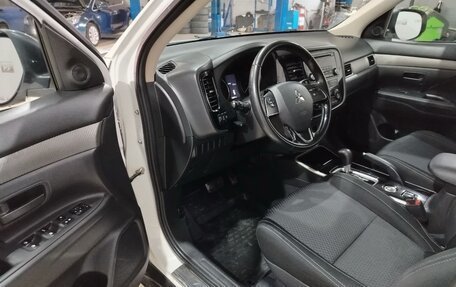 Mitsubishi Outlander III рестайлинг 3, 2017 год, 2 050 000 рублей, 4 фотография
