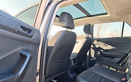 Volkswagen T-Roc I, 2023 год, 2 150 000 рублей, 15 фотография