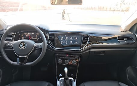 Volkswagen T-Roc I, 2023 год, 2 150 000 рублей, 10 фотография