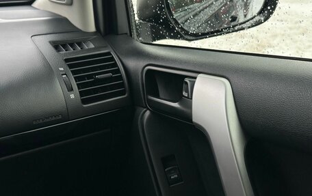 Toyota Land Cruiser Prado 150 рестайлинг 2, 2014 год, 3 549 000 рублей, 32 фотография