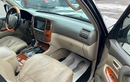 Toyota Land Cruiser 100 рестайлинг 2, 2006 год, 2 699 900 рублей, 12 фотография