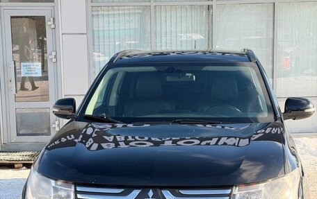 Mitsubishi Outlander III рестайлинг 3, 2014 год, 1 398 000 рублей, 2 фотография