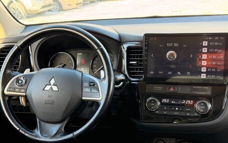 Mitsubishi Outlander III рестайлинг 3, 2014 год, 1 398 000 рублей, 13 фотография