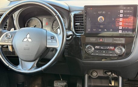 Mitsubishi Outlander III рестайлинг 3, 2014 год, 1 398 000 рублей, 14 фотография