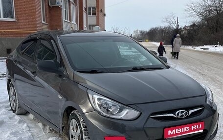 Hyundai Solaris II рестайлинг, 2012 год, 740 000 рублей, 2 фотография