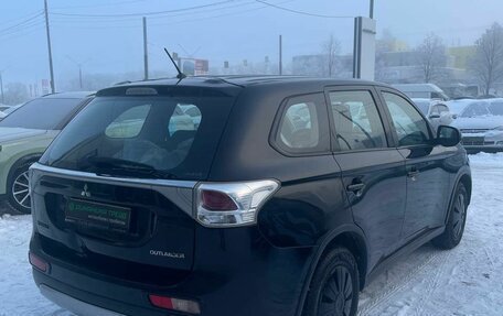 Mitsubishi Outlander III рестайлинг 3, 2014 год, 1 360 000 рублей, 6 фотография