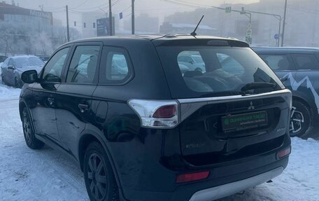 Mitsubishi Outlander III рестайлинг 3, 2014 год, 1 360 000 рублей, 8 фотография