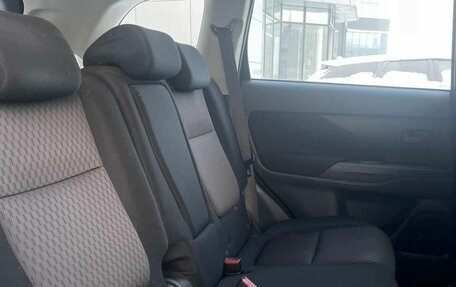 Mitsubishi Outlander III рестайлинг 3, 2014 год, 1 360 000 рублей, 17 фотография