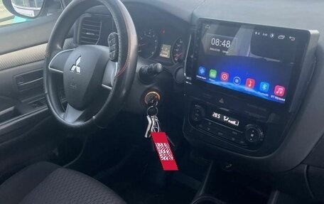 Mitsubishi Outlander III рестайлинг 3, 2014 год, 1 360 000 рублей, 12 фотография