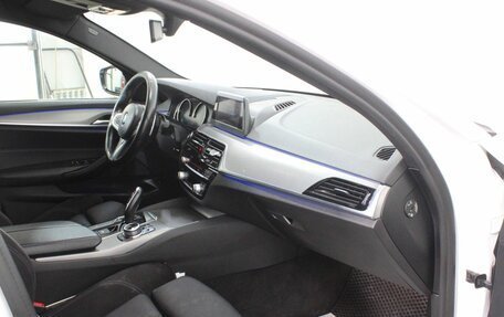 BMW 5 серия, 2018 год, 3 790 000 рублей, 10 фотография