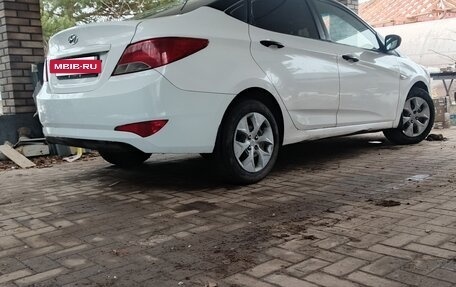 Hyundai Solaris II рестайлинг, 2015 год, 550 000 рублей, 4 фотография