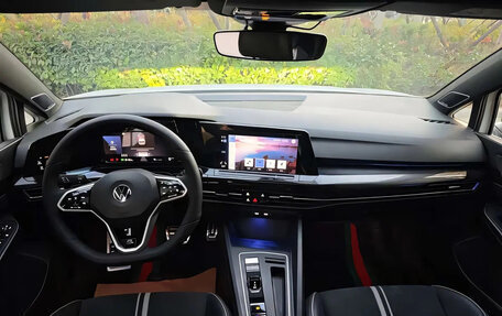 Volkswagen Golf VIII, 2022 год, 1 995 000 рублей, 7 фотография