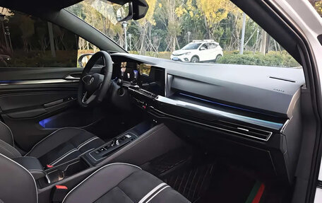 Volkswagen Golf VIII, 2022 год, 1 995 000 рублей, 11 фотография