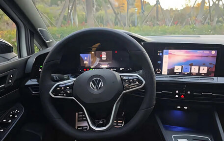 Volkswagen Golf VIII, 2022 год, 1 995 000 рублей, 8 фотография