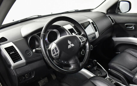 Mitsubishi Outlander III рестайлинг 3, 2011 год, 1 099 000 рублей, 9 фотография