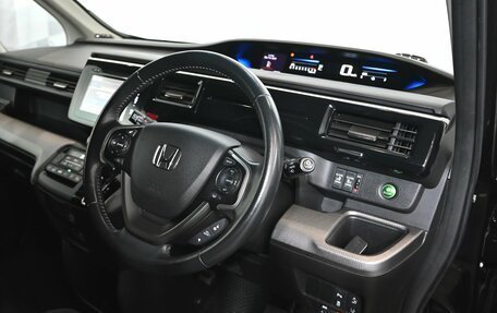 Honda Stepwgn IV, 2015 год, 2 350 000 рублей, 14 фотография