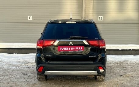 Mitsubishi Outlander III рестайлинг 3, 2016 год, 1 499 000 рублей, 6 фотография