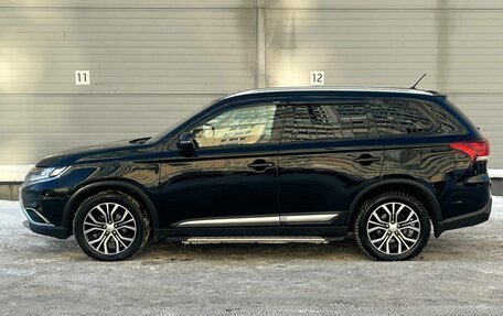 Mitsubishi Outlander III рестайлинг 3, 2016 год, 1 499 000 рублей, 8 фотография