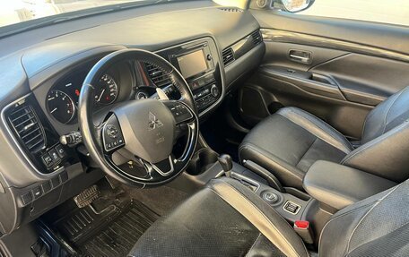 Mitsubishi Outlander III рестайлинг 3, 2016 год, 1 499 000 рублей, 9 фотография