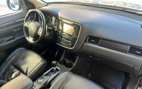 Mitsubishi Outlander III рестайлинг 3, 2016 год, 1 499 000 рублей, 10 фотография