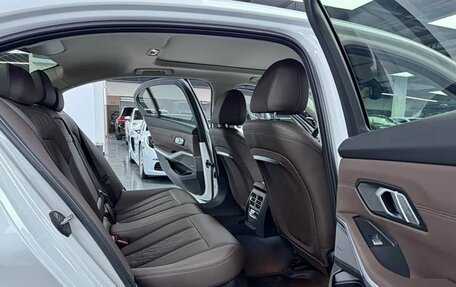 BMW 3 серия, 2024 год, 3 270 000 рублей, 11 фотография