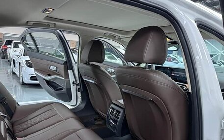 BMW 3 серия, 2024 год, 3 270 000 рублей, 12 фотография