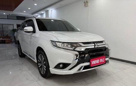Mitsubishi Outlander III рестайлинг 3, 2022 год, 1 679 000 рублей, 1 фотография