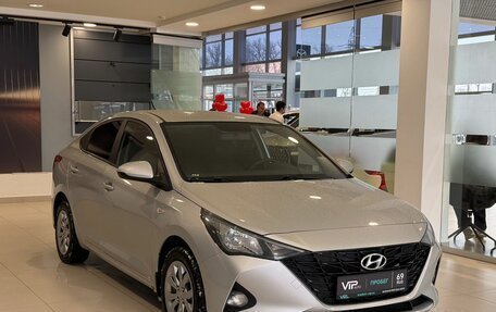 Hyundai Solaris II рестайлинг, 2022 год, 1 675 000 рублей, 3 фотография