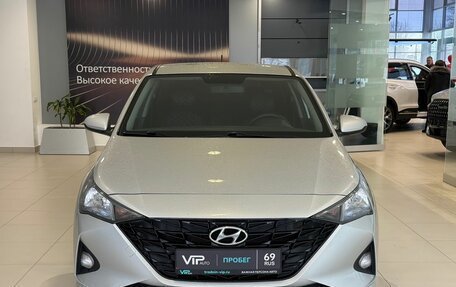 Hyundai Solaris II рестайлинг, 2022 год, 1 675 000 рублей, 2 фотография