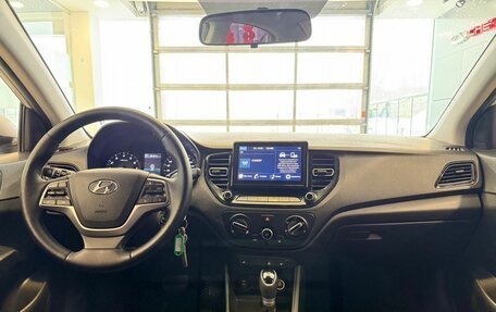 Hyundai Solaris II рестайлинг, 2022 год, 1 675 000 рублей, 11 фотография