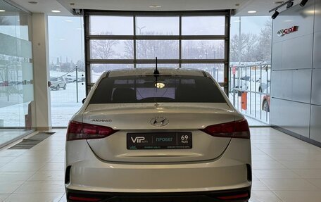 Hyundai Solaris II рестайлинг, 2022 год, 1 675 000 рублей, 5 фотография