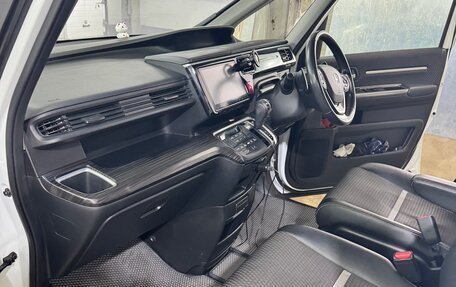 Honda Stepwgn IV, 2017 год, 1 800 000 рублей, 15 фотография