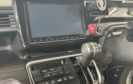 Honda Stepwgn IV, 2017 год, 1 800 000 рублей, 13 фотография