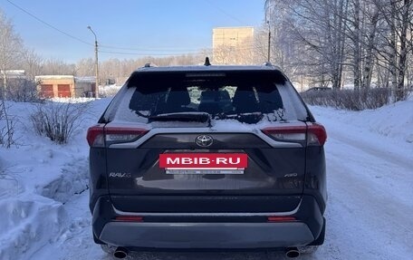 Toyota RAV4, 2022 год, 3 850 000 рублей, 2 фотография