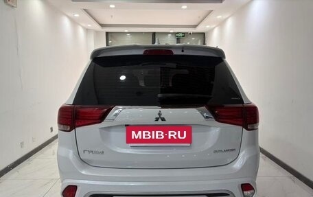 Mitsubishi Outlander III рестайлинг 3, 2022 год, 1 679 000 рублей, 5 фотография