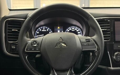 Mitsubishi Outlander III рестайлинг 3, 2022 год, 1 679 000 рублей, 9 фотография