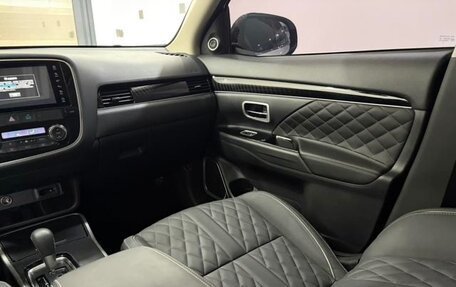 Mitsubishi Outlander III рестайлинг 3, 2022 год, 1 679 000 рублей, 15 фотография