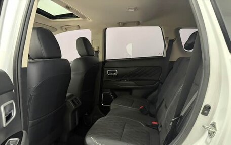 Mitsubishi Outlander III рестайлинг 3, 2022 год, 1 679 000 рублей, 16 фотография