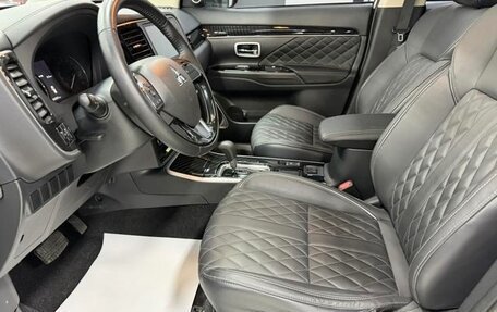 Mitsubishi Outlander III рестайлинг 3, 2022 год, 1 762 000 рублей, 9 фотография