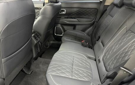 Mitsubishi Outlander III рестайлинг 3, 2022 год, 1 762 000 рублей, 15 фотография