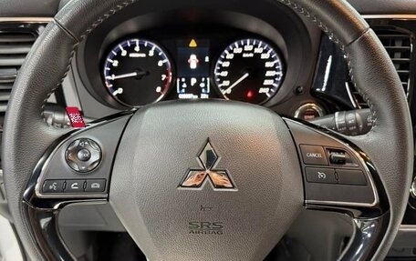 Mitsubishi Outlander III рестайлинг 3, 2022 год, 1 762 000 рублей, 10 фотография